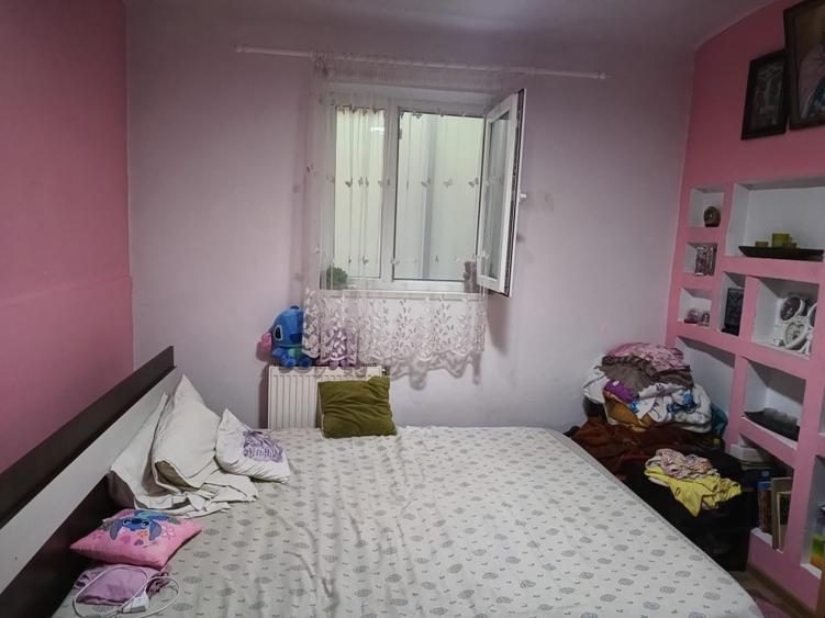 Casă individuală cu 5 camere cu Canalizare în Central