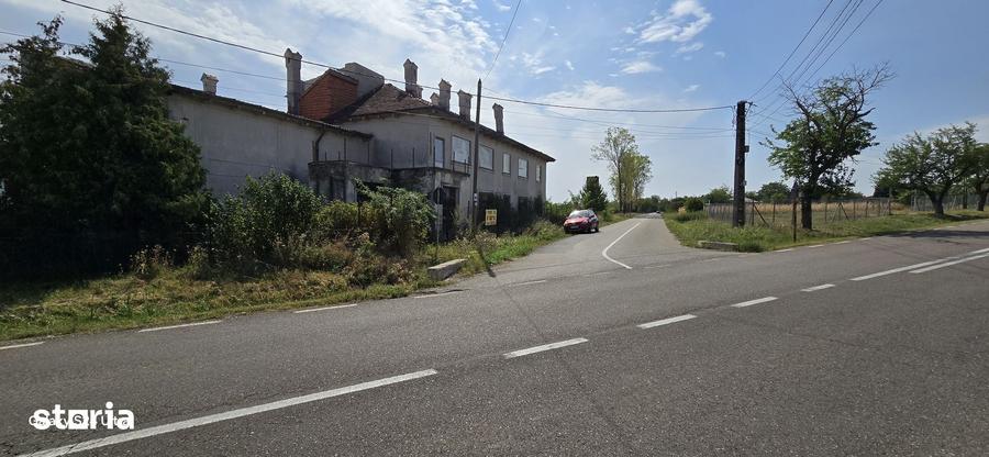 Casă cu 10 camere cu Teren 10000 Mp în Mihai Eminescu