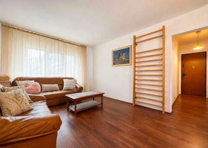Apartament cu 4 camere decomandat în Faleza Nord