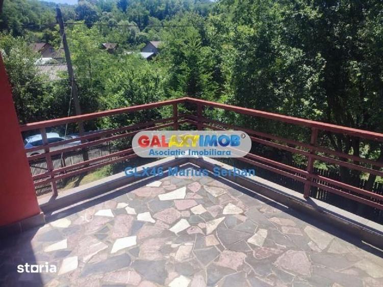 Casă cu 5 camere cu Teren 3657 Mp în Valea