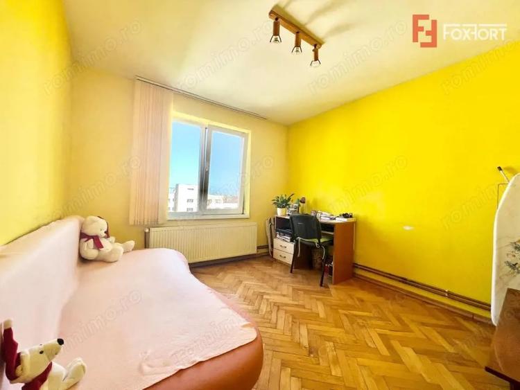 Apartament cu 4 camere semidecomandat, mobilat în Olimpia-Stadion