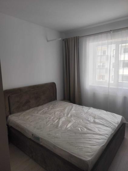 Apartament cu 2 camere decomandat în Uverturii