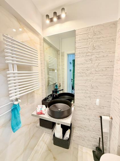 Apartament cu 3 camere semidecomandat în Băneasa