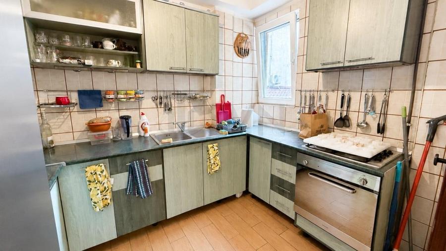 Apartament cu 3 camere decomandat, mobilat în Armeneasca