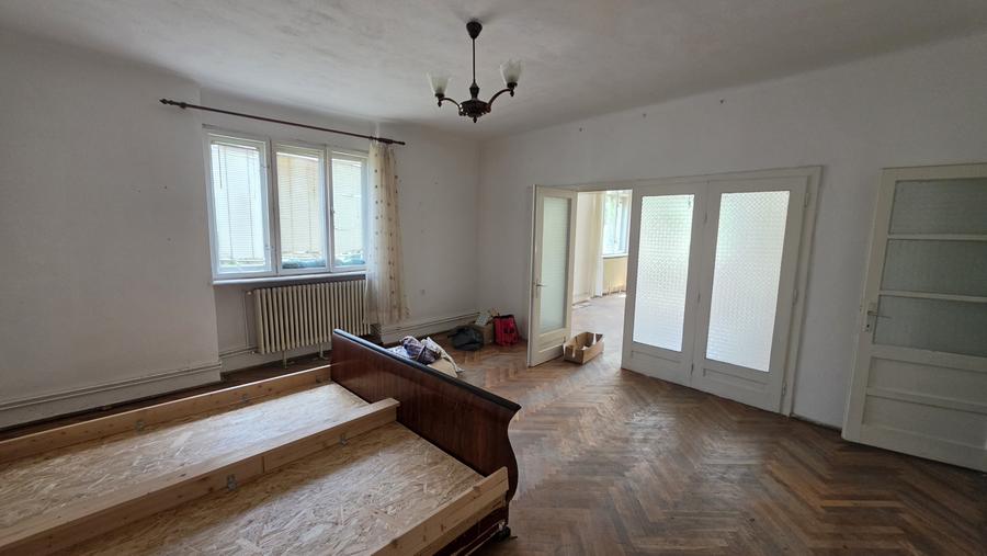 Apartament cu 4 camere decomandat în Sub Arini
