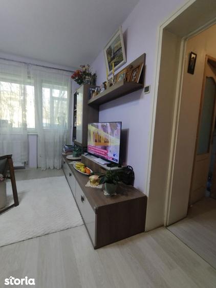 Apartament cu 3 camere semidecomandat în Tomis I