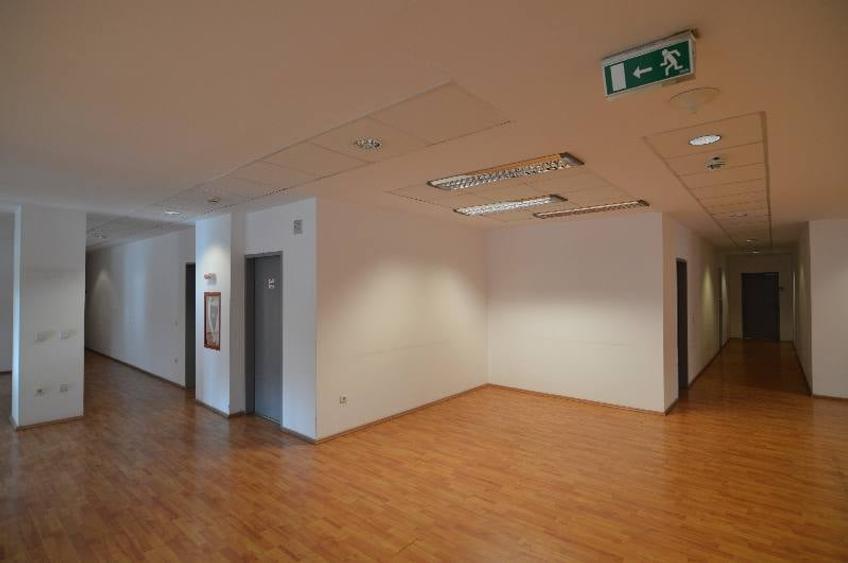 Birou, de 420 mp, în Universitate