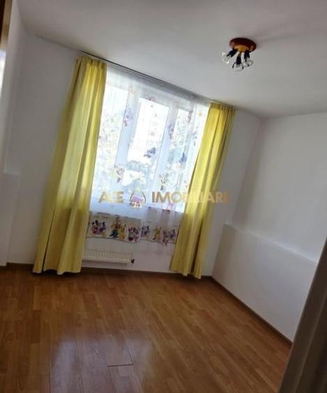 Apartament cu 3 camere semidecomandat în Drumul Taberei
