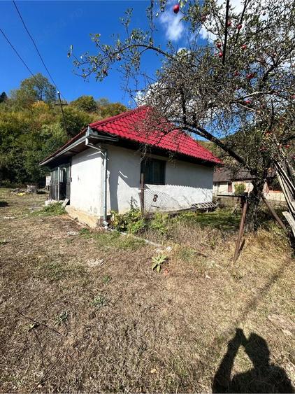 Casă cu 2 camere cu Teren 815 Mp în Mărișel