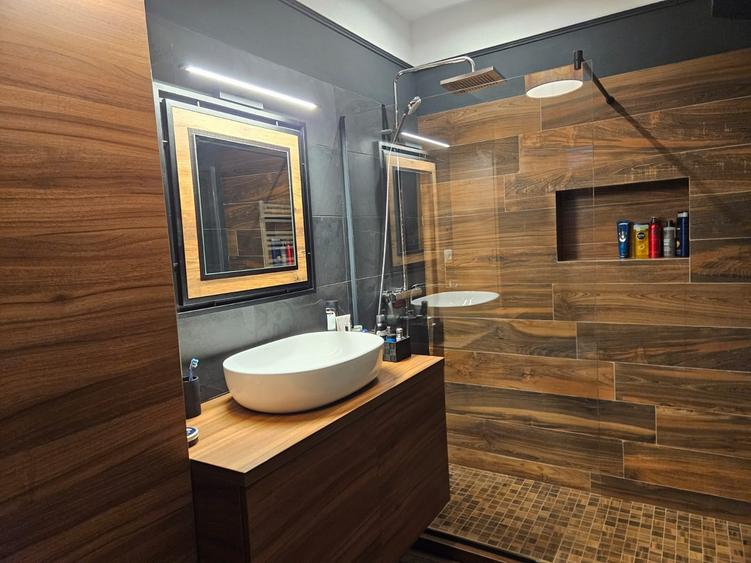 Casă individuală cu 6 camere cu Canalizare în Corbeanca