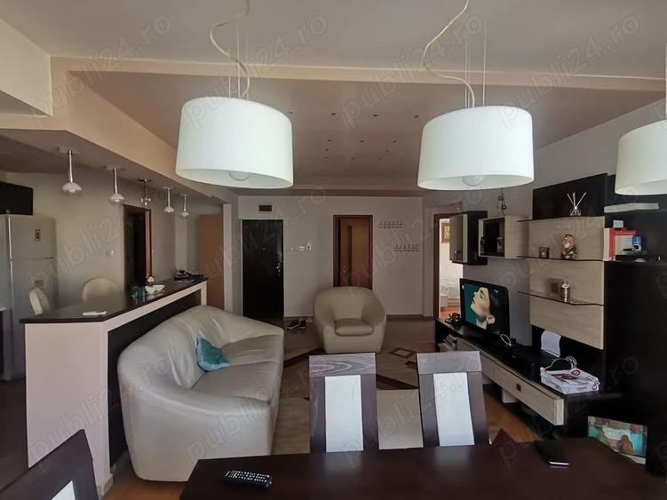 Apartament cu 3 camere semidecomandat în Nufărul