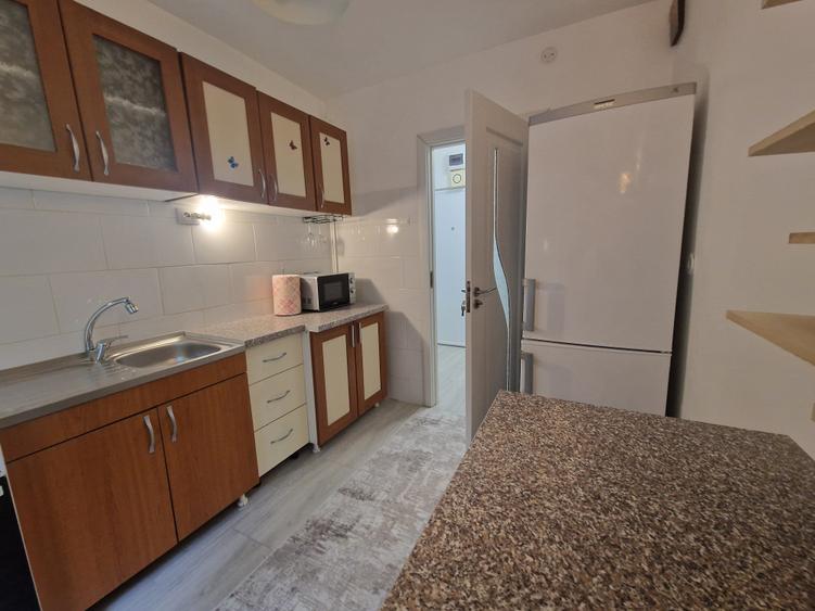 Apartament cu 2 camere semidecomandat în Podu Roș