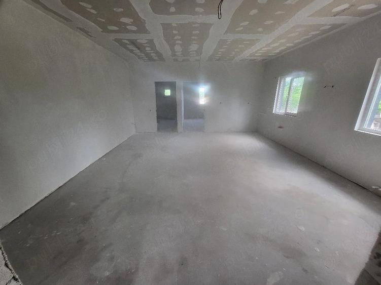 Casă cu 3 camere cu Teren 250 Mp în Lumina