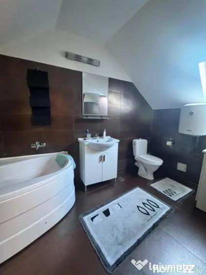 Casă cu 7 camere cu Teren 960 Mp în Central