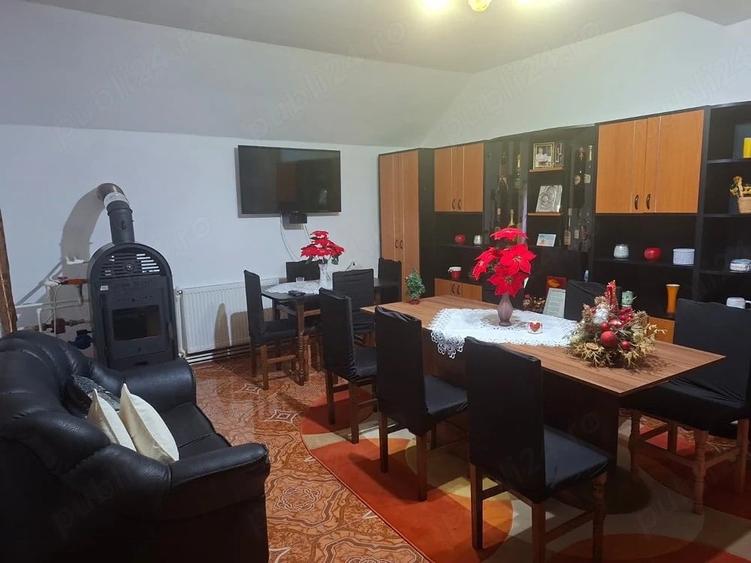Casă cu 10 camere cu Teren 1500 Mp în Lepșa