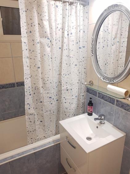 Apartament cu 3 camere decomandat în Cornișa