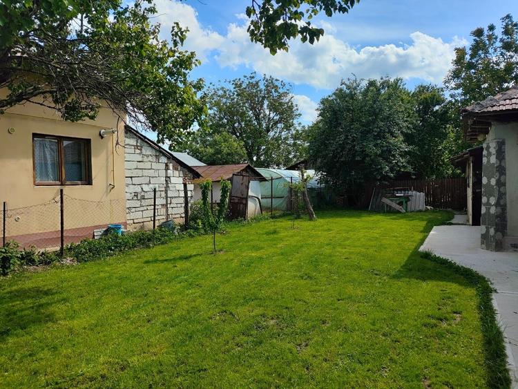 Casă cu 3 camere decomandat în Central