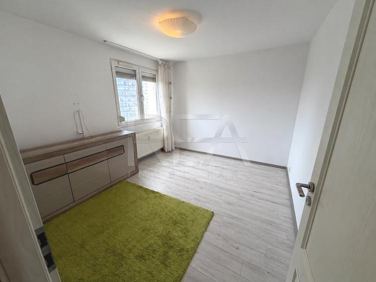 Apartament cu 3 camere semidecomandat, mobilat în Titan
