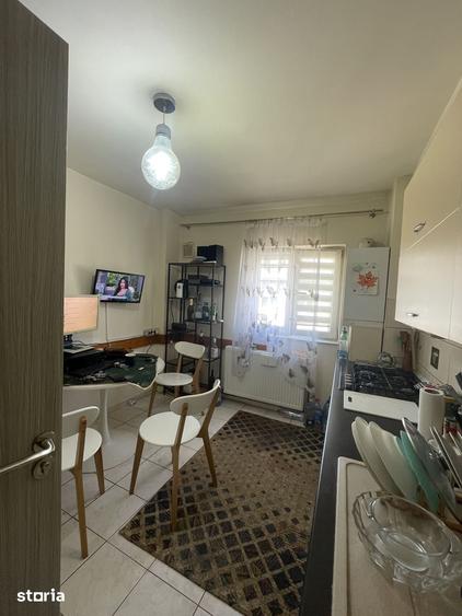 Apartament cu 3 camere decomandat în Cetate
