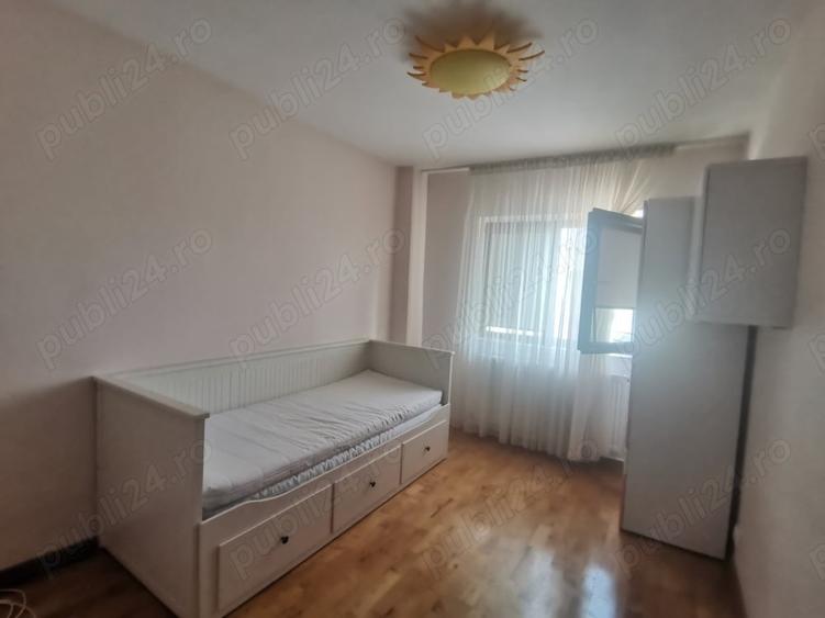 Apartament cu 4 camere decomandat în Central