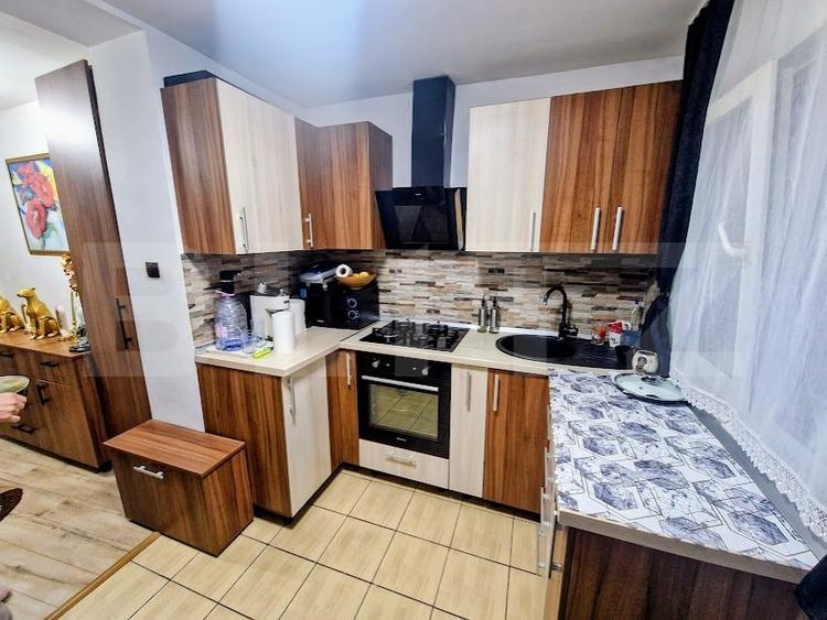Apartament cu 3 camere decomandat, mobilat în Valenta