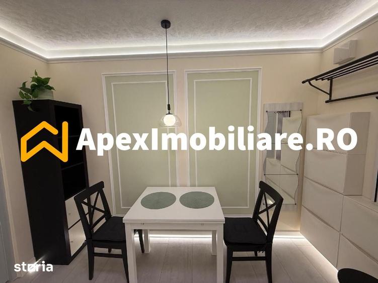 Garsonieră decomandată în Titan