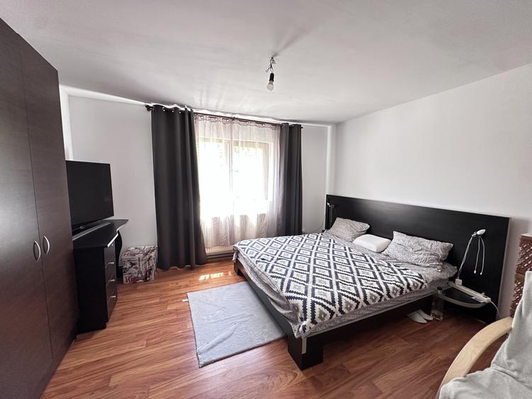 Casă individuală cu 10 camere cu Teren 5164 Mp în Malu cu Flori