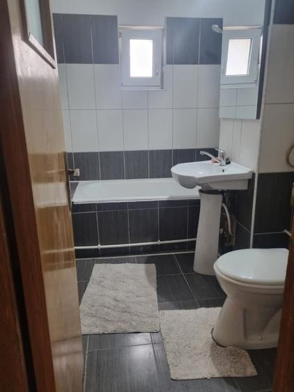 Apartament cu 3 camere, mobilat în Faleza Nord