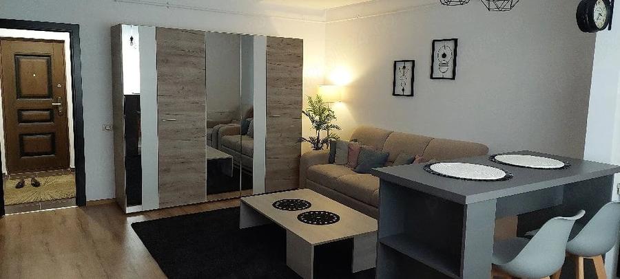 Garsonieră decomandată în Central