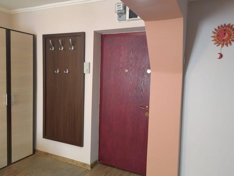 Apartament cu 3 camere decomandat, mobilat în Central