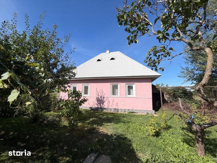 Casă cu 2 camere cu Teren 7370 Mp în Vicovu de Sus