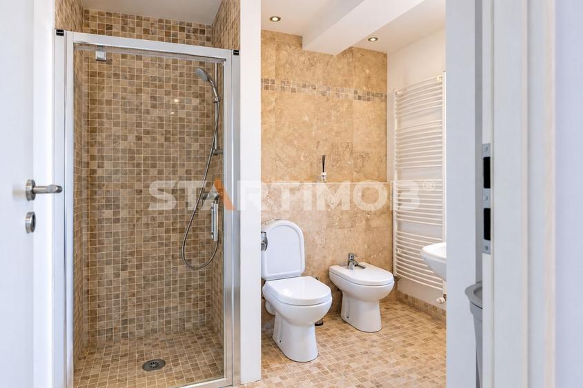 Casă individuală cu 5 camere cu Canalizare în Noua