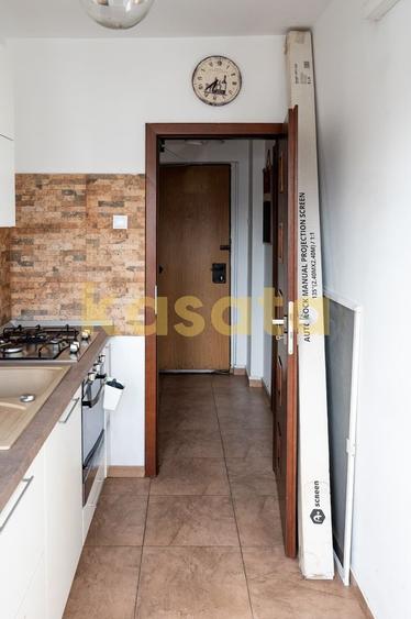 Apartament cu 2 camere semidecomandat, mobilat în P-ța Victoriei