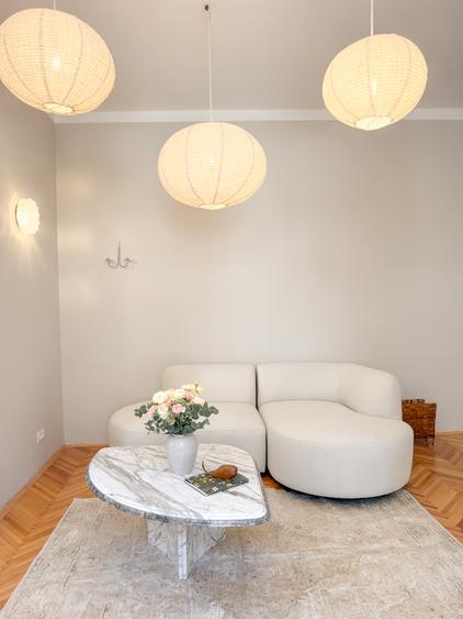 Apartament cu 3 camere semidecomandat, mobilat în Moșilor