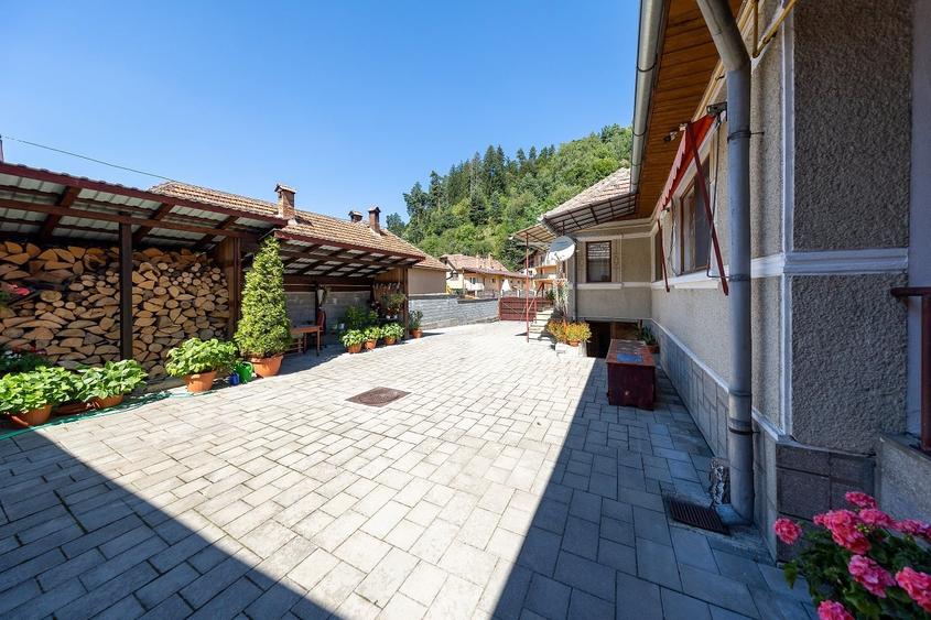 Casă individuală cu 4 camere cu Canalizare în Poiana Mărului