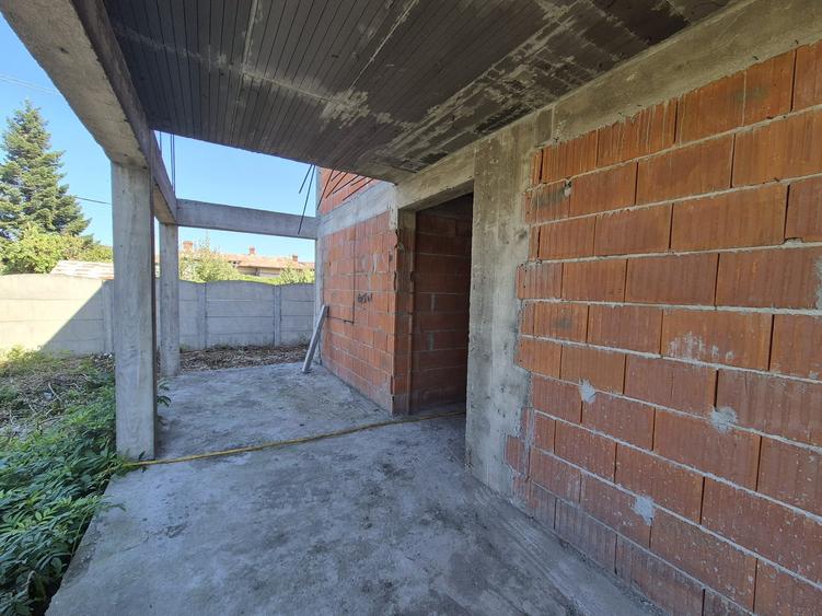 Casă individuală cu 7 camere cu Canalizare în Chiajna