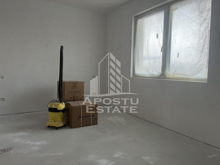 Casă individuală cu 4 camere cu Canalizare în Dumbrăvița