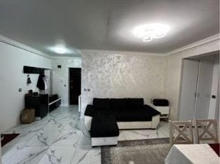 Apartament cu 3 camere decomandat, mobilat în Florești