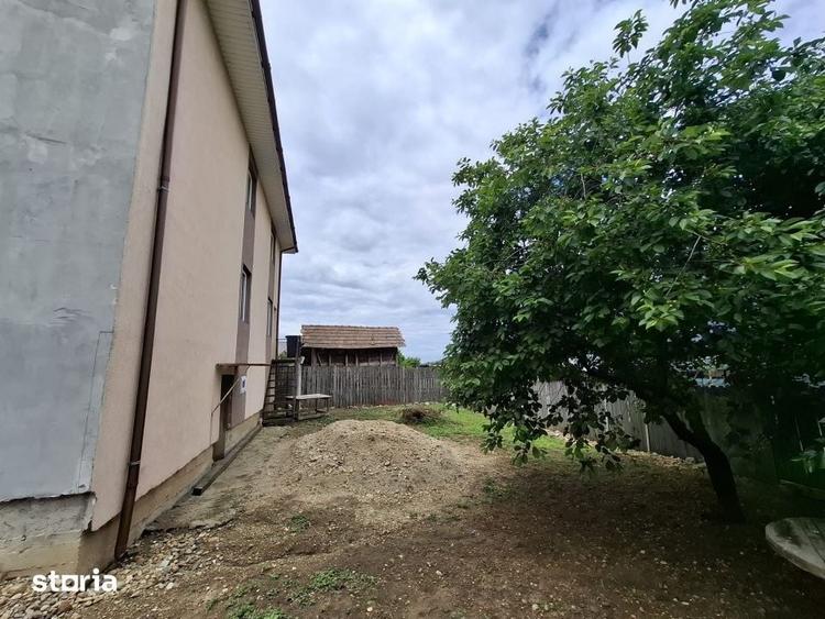 Casă cu 7 camere cu Teren 580 Mp în Șimnicu de Sus