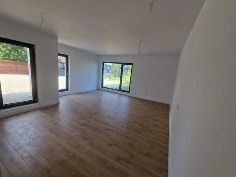 Apartament cu 3 camere decomandat în Calea Moldovei