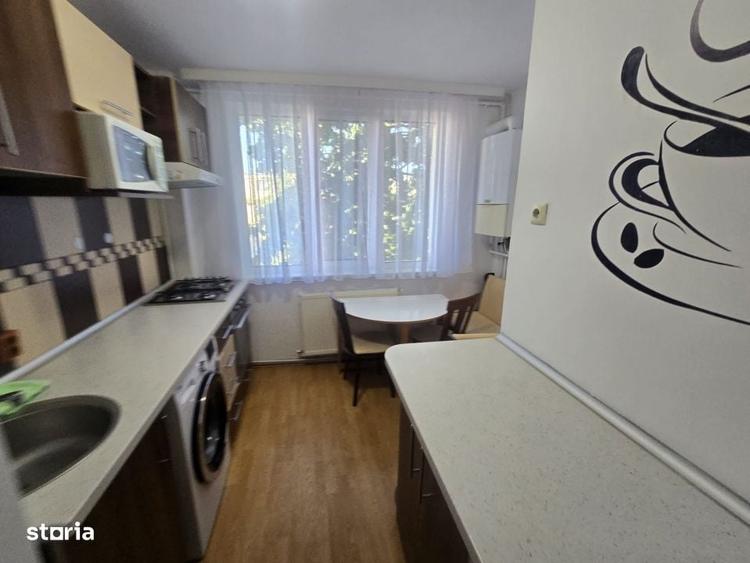 Apartament cu 3 camere semidecomandat în Negru Vodă