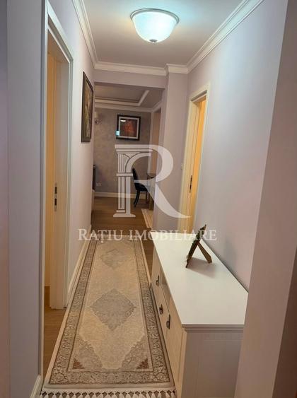 Apartament cu 3 camere decomandat, mobilat în Centru Civic