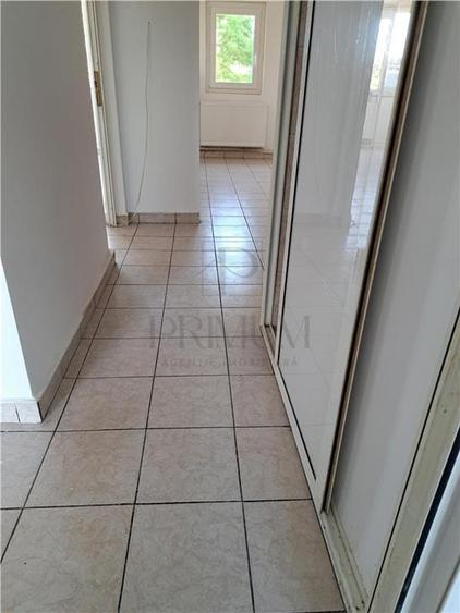 Apartament cu 3 camere decomandat în Lipovei