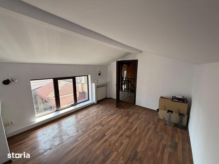 Casă cu 5 camere cu Teren 197 Mp în Rahova