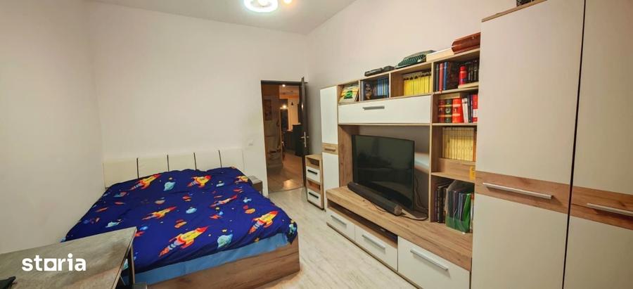 Apartament cu 4 camere decomandat, mobilat în Central