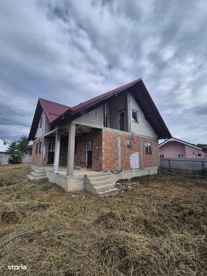 Casă cu 4 camere cu Teren 540 Mp în Măgura