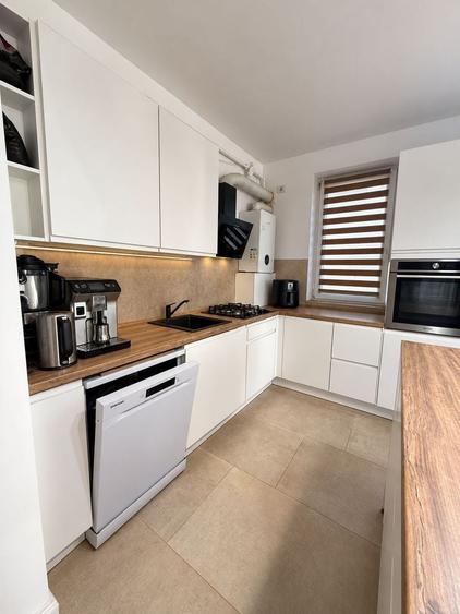 Apartament cu 3 camere semidecomandat, mobilat în Dumbrăvița