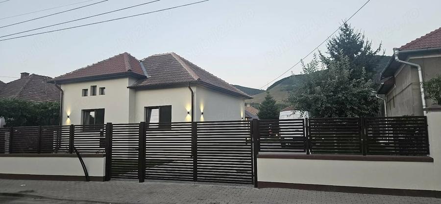 Casă cu 4 camere cu Teren 680 Mp în Central