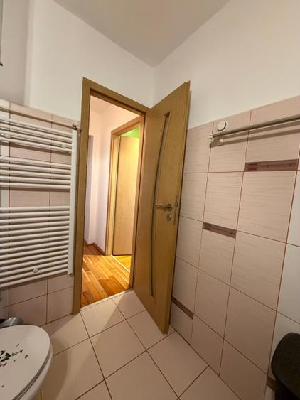 Apartament cu 3 camere semidecomandat în Girocului