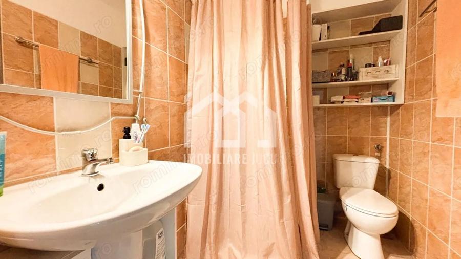Apartament cu 3 camere semidecomandat în Jucu